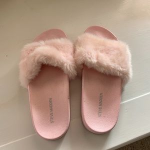 Steve Madden fuzzy slides. Worn 2x outside(as‎ shown in photo)